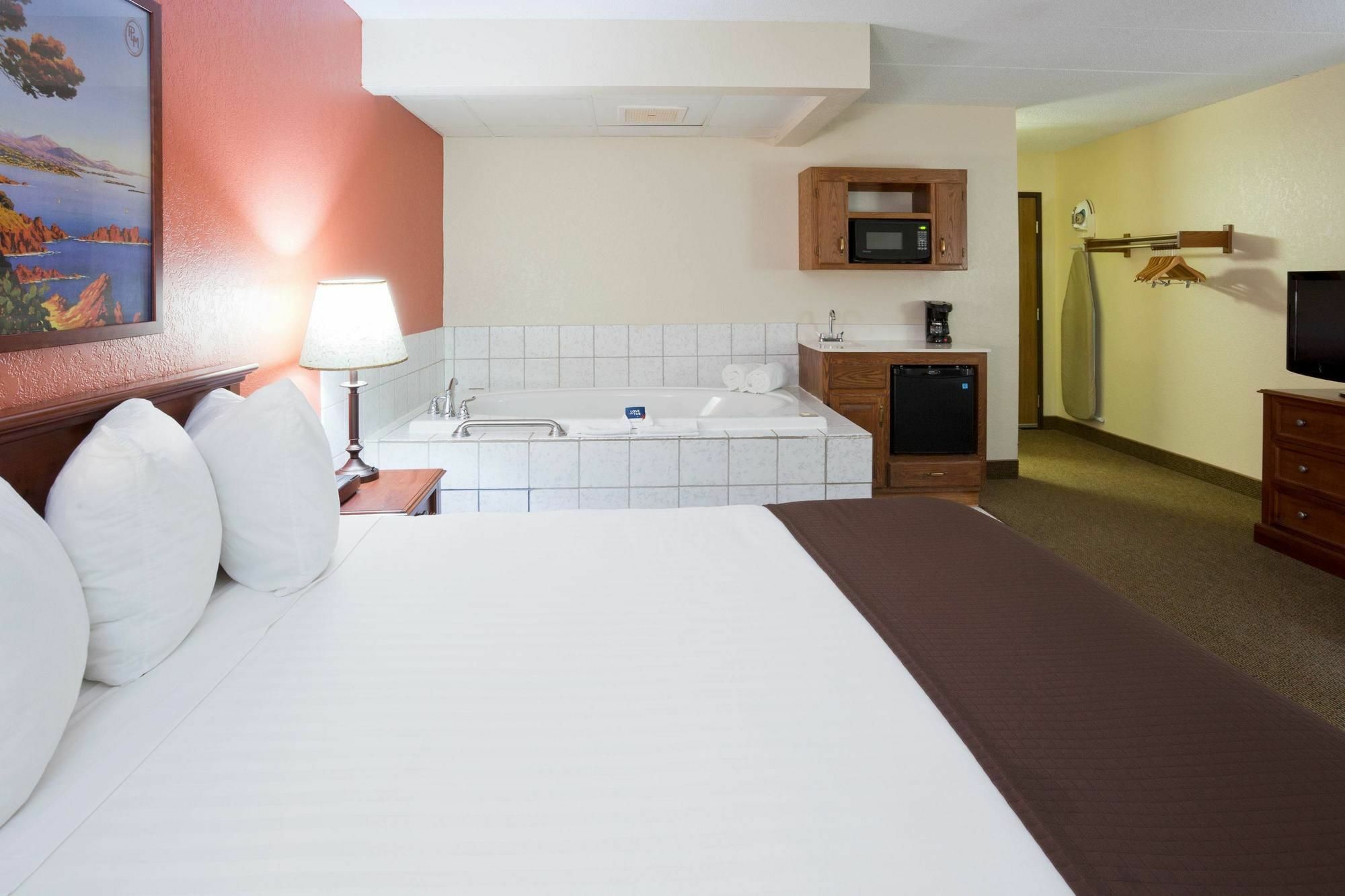 Americinn By Wyndham Alexandria Bagian luar foto